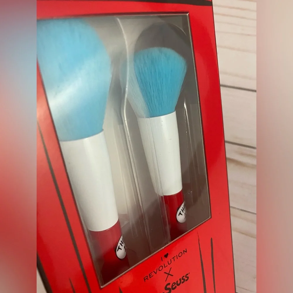 I Love Revolution Beauty Dr Seuss Thing 1 & 2 Face Brush Duo Set New